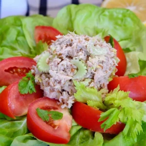 green-salad-with-tuna